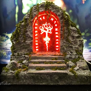 Diorama portal, Dioramă ușă magică, Dioramă rune și arborele vieții, decor birou/raft în miniatură, lampă cu led , Accesorii locuință, Accesorii pentru decorat casa, Ornamente, Sculptură, ARTYNOS
