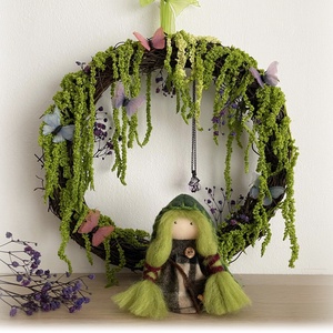 Coroniță decor, Coroniță de primăvară cu fluturi și flori, coroniță rustică - casă & stil de viață - accesorii pentru decorat casa - decorațiuni de pereți, decorațiuni suspendate - decorațiuni cu licheni - Artynos.ro