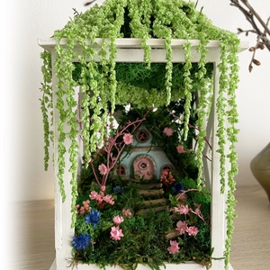 Felinar căsuță de zâne, Dioramă grădină miniaturală, Felinar decorativ cu leduri - Artynos.ro