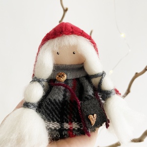 Păpușă decorativă miniatură Nora, Wild Flower Heart Collection, Casă & Stil de viață, Accesorii pentru decorat casa, Gnom, Cusătură, Împletitură, ARTYNOS