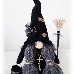 Gnom de colecție, Zelda Gnom vrăjitoare, Obsidian Woods Collection - casă & stil de viață - accesorii pentru decorat casa - gnom - Artynos.ro