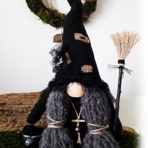 Gnom de colecție, Zelda Gnom vrăjitoare, Obsidian Woods Collection - casă & stil de viață - accesorii pentru decorat casa - gnom - Artynos.ro