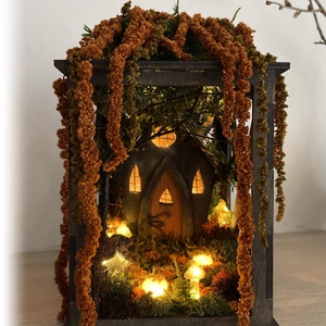 Felinar căsuță vrăjitoare, Dioramă miniatură, Felinar decorativ cu leduri, Decor Halloween - casă & stil de viață - lămpi și corpuri de iluminat - lampă de ambianță - Artynos.ro