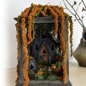 Felinar căsuță vrăjitoare, Dioramă miniatură, Felinar decorativ cu leduri, Decor Halloween - casă & stil de viață - lămpi și corpuri de iluminat - lampă de ambianță - Artynos.ro