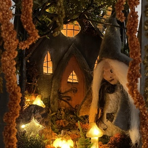 Felinar căsuță vrăjitoare, Dioramă miniatură, Felinar decorativ cu leduri, Decor Halloween - casă & stil de viață - lămpi și corpuri de iluminat - lampă de ambianță - Artynos.ro