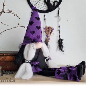 Gnom vrajitoare Lilah, Decor Halloween, Vrajitoare mov, Casă & Stil de viață, Accesorii pentru decorat casa, Halloween - tot ce ai nevoie pentru petrecere!, Ornamente de Halloween, , ARTYNOS