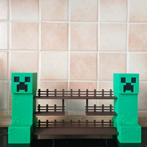 Suport pentru figurine Minecraft Kinder Joy, , , Produs realizat prin imprimare 3D.
Pentru a asigura transportul in conditii de siguranta, il voi ex..., ARTYNOS