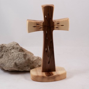 Cruce de lemn pe piedestal cu model, cruce de masa, , Prelucrarea lemnului, ARTYNOS