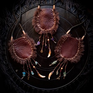 Paznic de suflet cu lopata, atarnat in jurul gatului, , , ARTYNOS