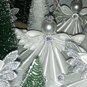 Înger cu o fustă rotundă -  - Artynos.ro