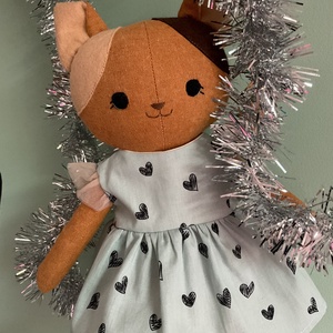 Papusa handmade pisica cu haine detasabile  - jucării și echipamente pentru copii - plușuri - pisică de pluș - Artynos.ro