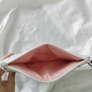 Geanta cosmetica / portofel handmade cu flori si carouri - genți și portofele - genți cosmetice - Artynos.ro
