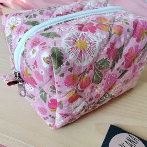 Set gentute cosmetice cu model floral și capsuni - genți și portofele - genți cosmetice - Artynos.ro