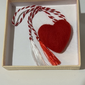 Pandantiv /  inimă lână împâslită  - bijuterii - broșe - Artynos.ro