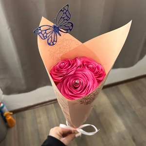 Buchet format din 3 trandafiri din satin roz - casă & stil de viață - decorațiuni de casă - accesorii florale - buchete de flori - Artynos.ro