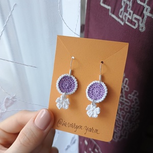 Cercei croșetați floare violet - bijuterii - cercei - cercei și ornamente pentru urechi - Artynos.ro