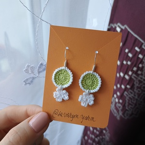 Cercei croșetați floare verde - bijuterii - cercei - cercei și ornamente pentru urechi - Artynos.ro