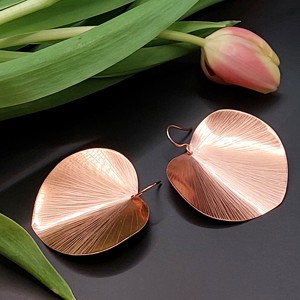 Cercei cu petale in stil minimalist din cupru stralucitor, , , ARTYNOS