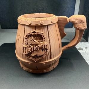 Harry Potter Hufflepuff House Tankard (suport pentru 0,5 pahare) -  - Artynos.ro