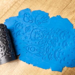 Cilindru de modelare cu tematică spațială � Pentru modelarea plastilinei și a produselor de patiserie � Imprimat 3D -  - Artynos.ro