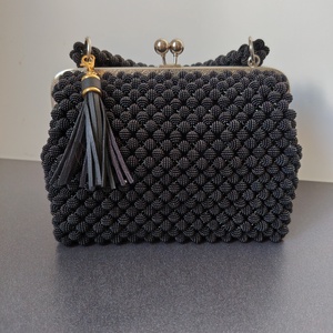 Perla noptii, Genti si portofele, Genti de mana si umar, Geanta casual, Impletituri, broderie cu margele, 
Gentuta eleganta handmade, realizata cu atentie la detalii din margele negre stralucitoare, ce ofe..., ARTYNOS