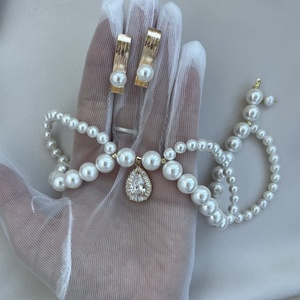 Set colier și cercei handmade - accesorii nuntă - bijuterii mireasă - colier mireasă - Artynos.ro Set colier și cercei handmade - accesorii nuntă - bijuterii mireasă - colier mireasă - Artynos.ro