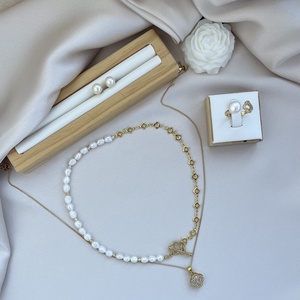 Set colier dublu, inel si cercei - Artynos.ro