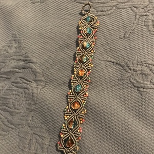 Brățara macrame Floral - bijuterii - brățări - brățări împletite - Artynos.ro Brățara macrame Floral - bijuterii - brățări - brățări împletite - Artynos.ro