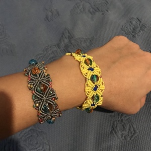 Brățara macrame Floral - bijuterii - brățări - brățări împletite - Artynos.ro Brățara macrame Floral - bijuterii - brățări - brățări împletite - Artynos.ro