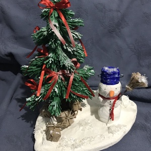 Decor handmade de Crăciun - brad cu un om de zapada - crăciun - cadouri de moș crăciun - cadouri de moș crăciun - Artynos.ro