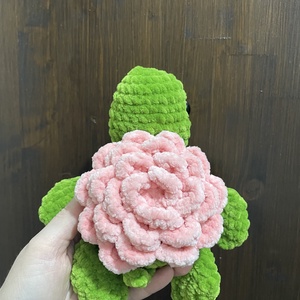 Testoasa crosetata cu carapace trandafir, Jucarii si echipamente pentru copii, Plusuri, Broasca de plus, Crosetat, ARTYNOS