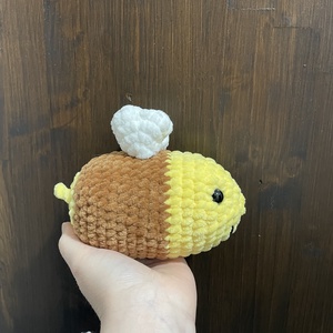 Albinuță/Bondărel croșetat - jucării și echipamente pentru copii - plușuri - figurine de pluș - Artynos.ro