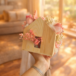 Aranjament flori in casuta de lemn  - casă & stil de viață - decorațiuni de casă - accesorii florale - cutii cu flori - Artynos.ro