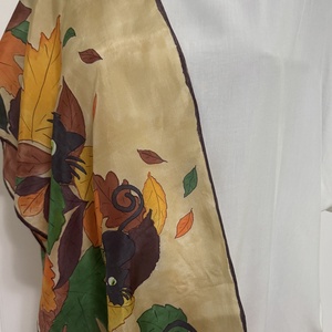 Eșarfă din mătase pictată manual, cu pisici negre � atmosferă de toamnă - îmbrăcăminte și modă - eșarfe, pălării, fularuri - șaluri - Artynos.ro