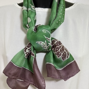 Eșarfă unicat din mătase naturală  pictată manual cu tehnica cerii reci, model verde-maro, 35130 cm - îmbrăcăminte și modă - eșarfe, pălării, fularuri - șal, eșarfă de cap - Artynos.ro