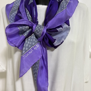 Visul Violet al Stelelor  eșarfă din mătase naturală, pictată manual, 9090 cm - îmbrăcăminte și modă - eșarfe, pălării, fularuri - șal, eșarfă de cap - Artynos.ro