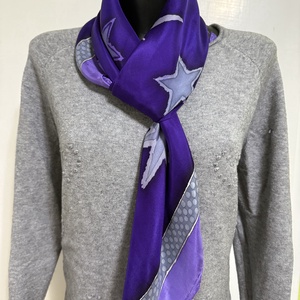 Visul Violet al Stelelor  eșarfă din mătase naturală, pictată manual, 9090 cm - îmbrăcăminte și modă - eșarfe, pălării, fularuri - șal, eșarfă de cap - Artynos.ro