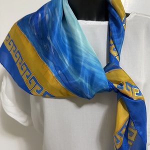 Eșarfă din mătase pictată manual � nuanțe de albastru și turcoaz cu accente aurii (74�74 cm) - îmbrăcăminte și modă - eșarfe, pălării, fularuri - șal, eșarfă de cap - Artynos.ro