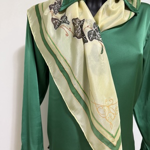 Esarfa din matase naturala 100% pictata manual - Ghiocel si Iedera (74x74 cm, unicat), Imbracaminte si moda, Esarfe, palarii, fularuri, Sal, esarfa de cap, , ARTYNOS