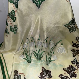 Esarfa din matase naturala 100% pictata manual - Ghiocel si Iedera (74x74 cm, unicat) - îmbrăcăminte și modă - eșarfe, pălării, fularuri - șal, eșarfă de cap - Artynos.ro