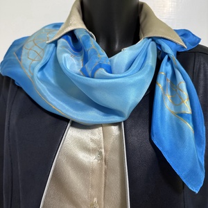 Esarfa din matase pictata manual � eleganta profesionala in nuante de albastru si auriu - îmbrăcăminte și modă - eșarfe, pălării, fularuri - șal, eșarfă de cap - Artynos.ro
