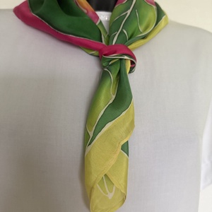 Colibri în cerc floral � eșarfă din mătase pictată manual - îmbrăcăminte și modă - eșarfe, pălării, fularuri - șal, eșarfă de cap - Artynos.ro