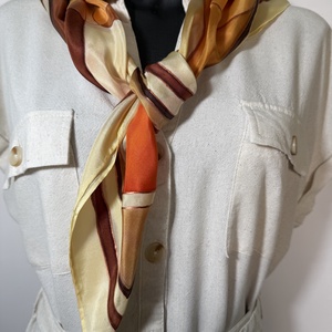 Eșarfă din mătase naturală pictată manual � nuanțe calde și elegante � 74 � 74 cm - îmbrăcăminte și modă - eșarfe, pălării, fularuri - stole - Artynos.ro