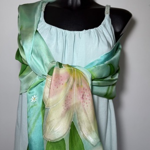 Eșarfă din mătase pictată manual Floare de rouă � eleganță în nuanțe de verde și turcoaz - îmbrăcăminte și modă - eșarfe, pălării, fularuri - stole - Artynos.ro