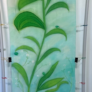 Eșarfă din mătase pictată manual Floare de rouă � eleganță în nuanțe de verde și turcoaz - îmbrăcăminte și modă - eșarfe, pălării, fularuri - stole - Artynos.ro