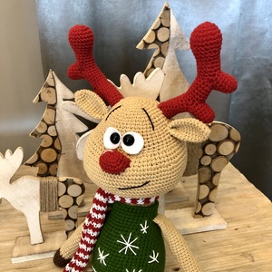 Rollie, a rénszarvas - amigurumi - accesorii de crăciun - decorațiuni de crăciun de casă - spiriduși de crăciun, figurine - Artynos.ro