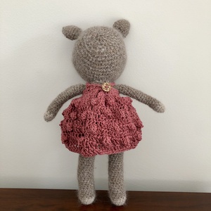 Fetiță căprioară croșetată într-o rochie - amigurumi - accessorii și unelte - accesorii decorative - figurine - Artynos.ro