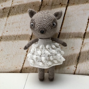 Caprioara in rochie de fata - amigurumi, Accessorii si unelte, Accesorii decorative, Figurine, Crosetat, Papusi si fabricare de marionete, ARTYNOS