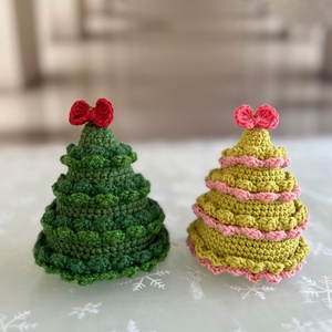 Brad de Crăciun croșetat - amigurumi - accesorii de crăciun - decorațiuni de crăciun de casă - spiriduși de crăciun, figurine - Artynos.ro