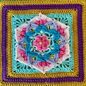 Mandala croșetată, caiet sau copertă de carte de dimensiunea A4 - geantă și husă - husă tablet și husă ebook - Artynos.ro